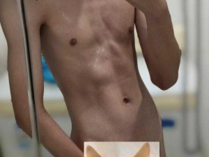 20岁Chinese裸体猛男【20 岁 Chinese 裸体猛男写真曝光，肌肉线条完美】