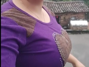 震惊女老师的丰满大乳奶竟然......