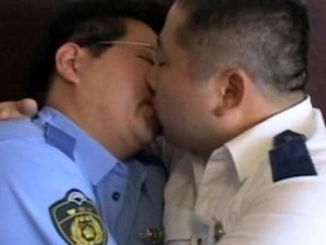 军警 GAY 无套免费网，提供军警同志及 Gay 群体无套免费的交友、约炮、一夜情等服务