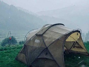 中に突然の大雨一雨宿，高品质户外帐篷，轻松应对各种恶劣天气